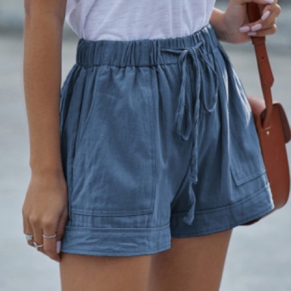 Tied Elastic Waist Shorts With Pockets - Picture 2 of 4